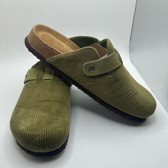 CUSHIONAIRE Women's Cork Footbed Clog with Genuine Leather Upper 8 GREEN NEW - Picture 6 of 7
